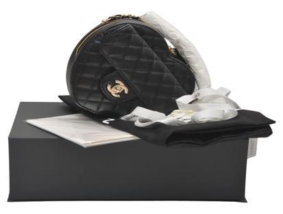 Chanel Corazon Piel Heart Leather Bag Gold-Tone Hardware